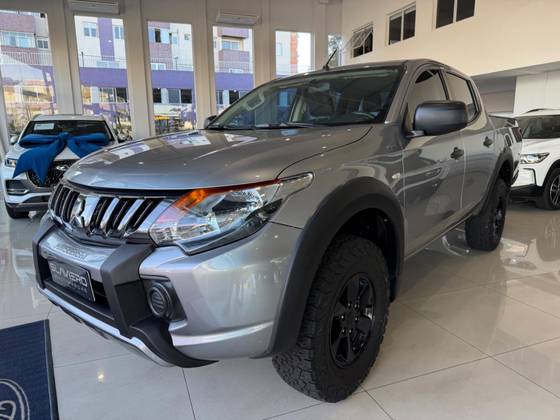 MITSUBISHI L200 TRITON 2.4 16V TURBO DIESEL OUTDOOR GLS CD 4X4 AUTOMÁTICO